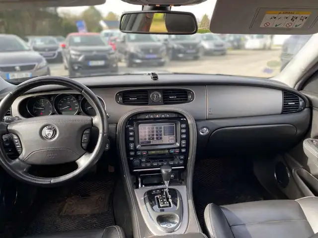 Jaguar XJ view 7