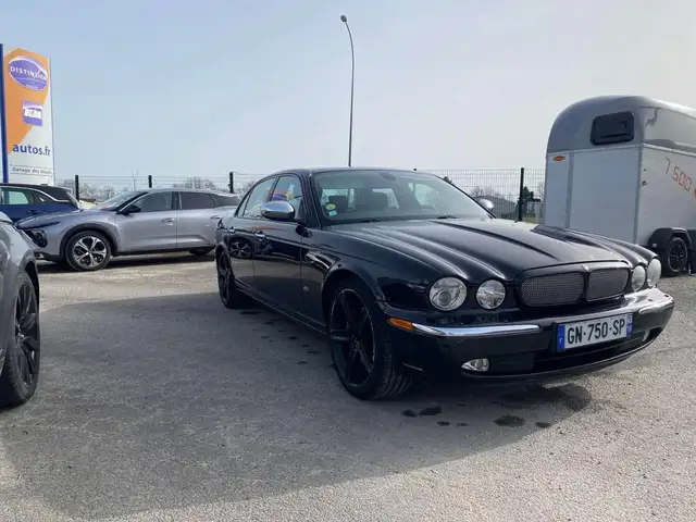 Jaguar XJ view 2