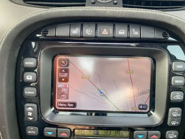 Jaguar XJ view 13