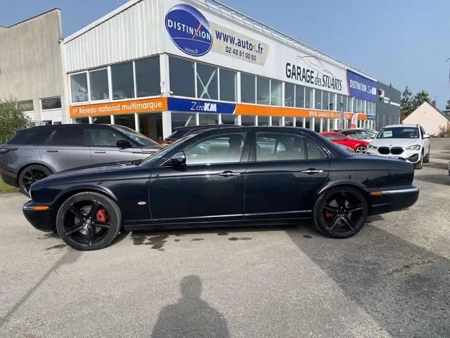 Jaguar XJ view 3