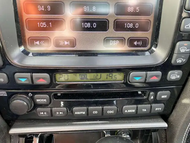 Jaguar XJ view 15