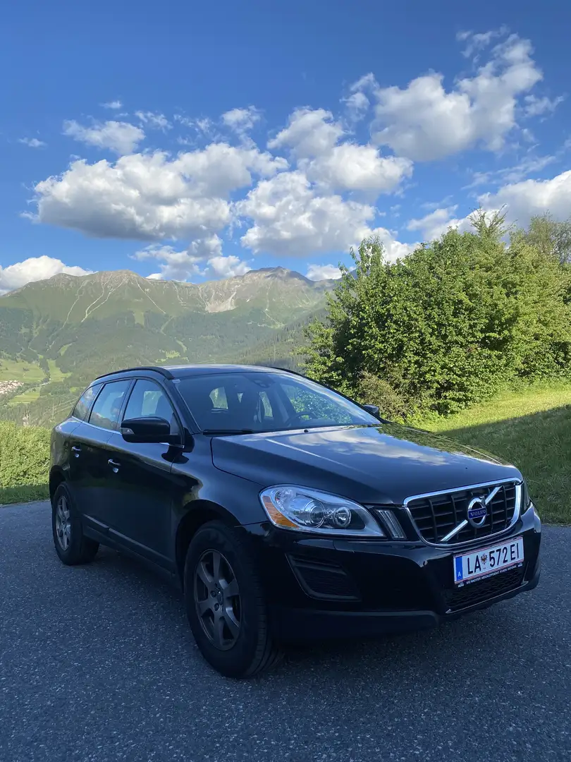 Volvo XC60 2,4D AWD Momentum - 1