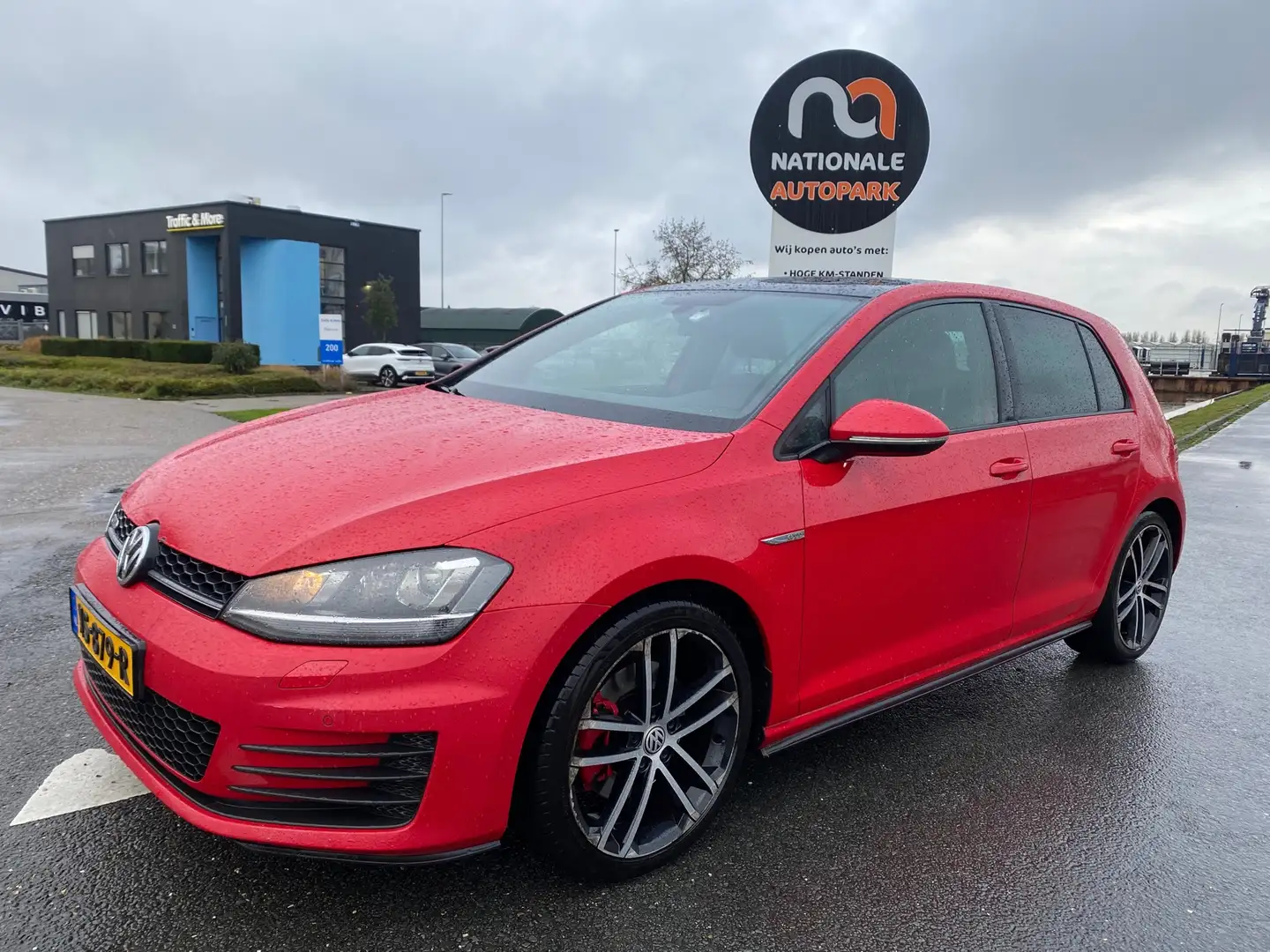 Volkswagen Golf GTD 2014 * 2.0 TDI * APK * EURO 6 * PANO DAK * LEDER Červená - 1
