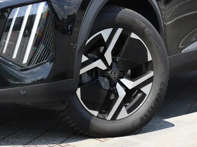Peugeot 2008 view 5