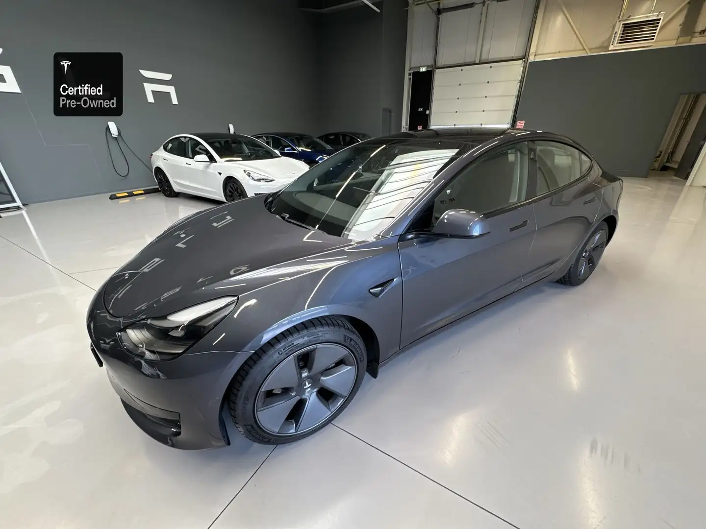 Tesla Model 3 Standard Range/Certified Pre owned Grijs - 1