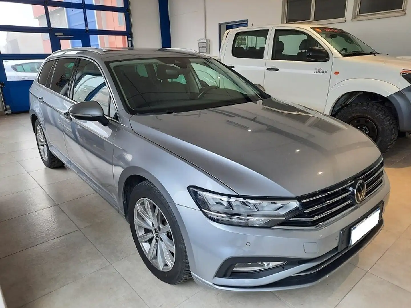 Volkswagen Passat Variant 2.0 TDI SCR EVO DSG Business Grijs - 1