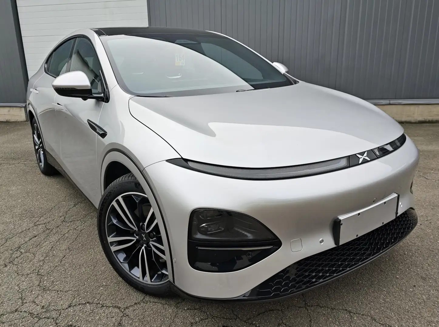 Xpeng G6 AWD Performance srebrna - 2