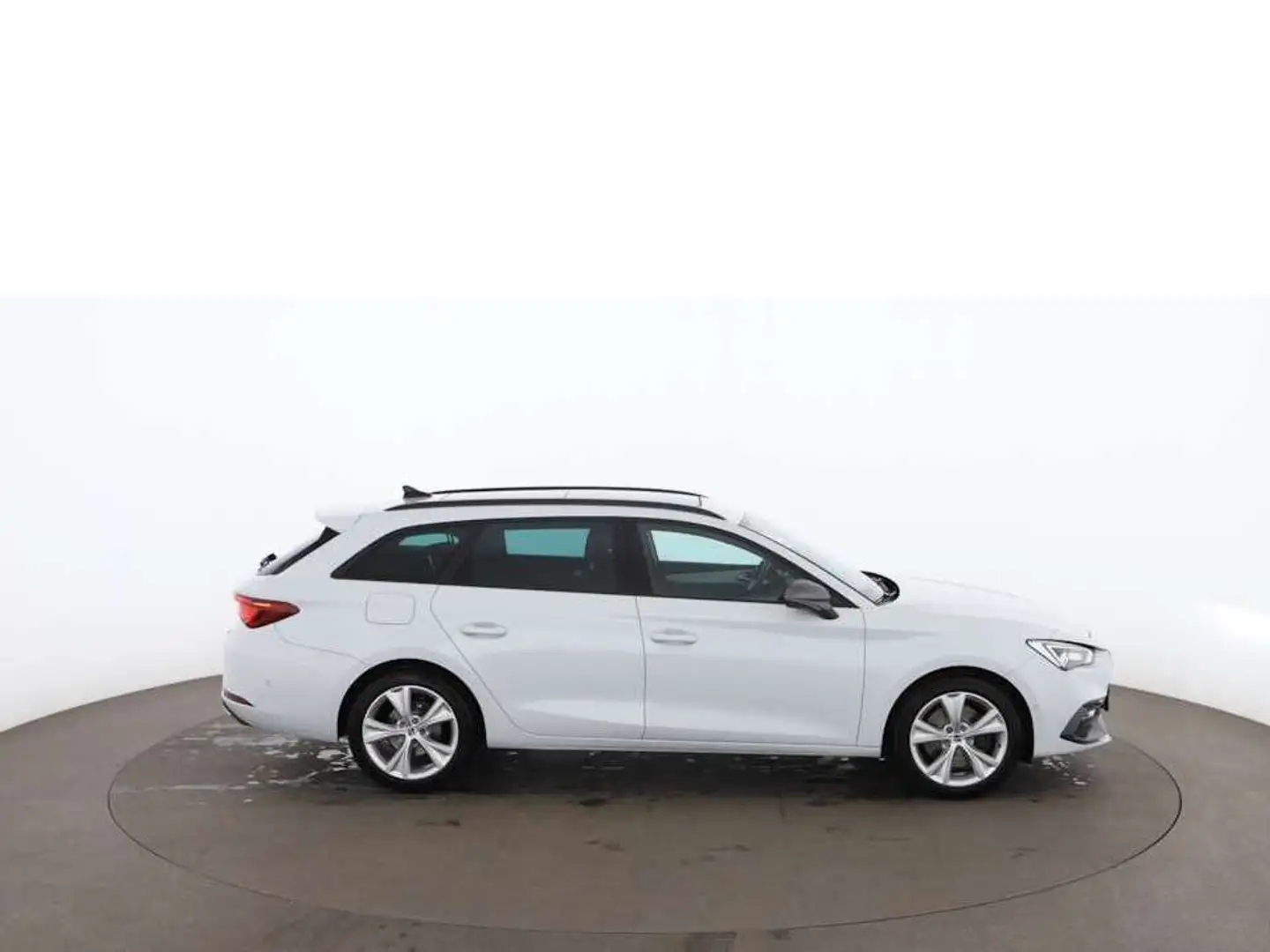 SEAT Leon ST 2.0 TDI FR Aut LED SKY RADAR NAVI LEDER Biały - 2