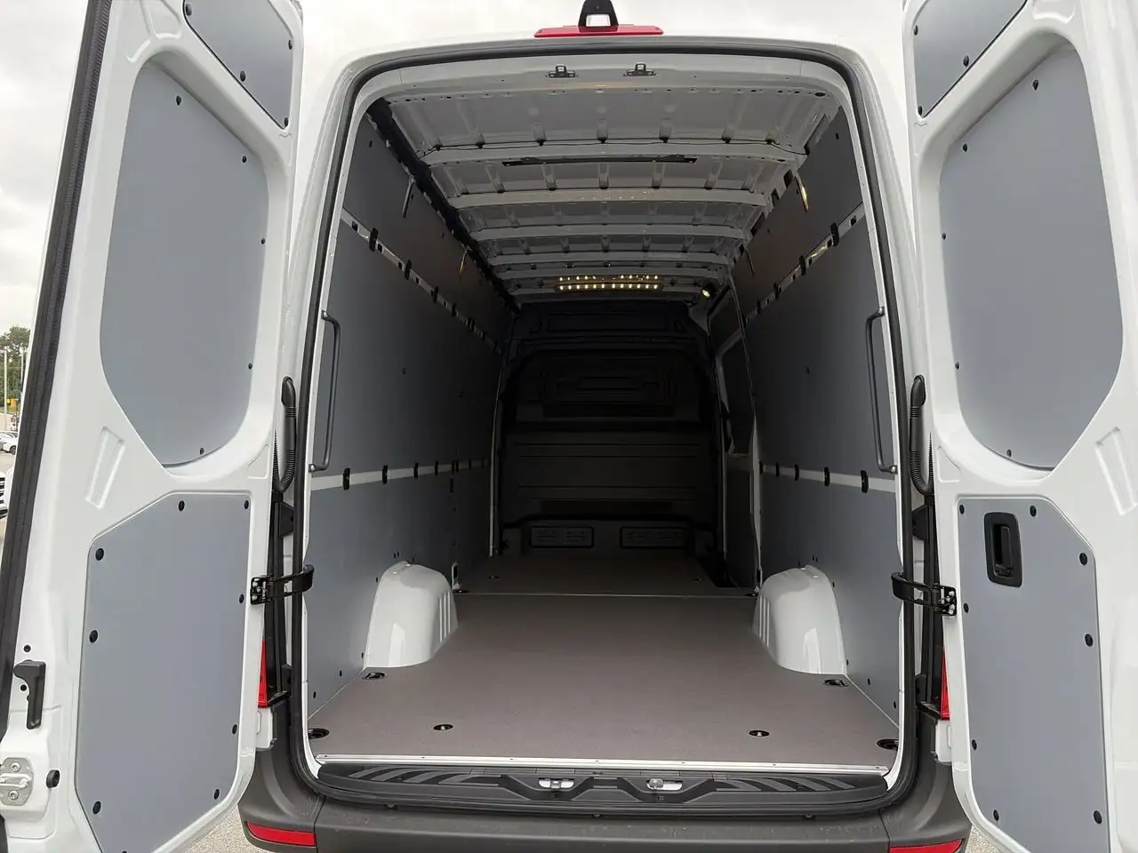 Mercedes-Benz Sprinter снимка Mercedes-Benz Sprinter