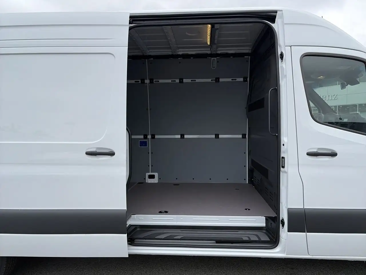 Mercedes-Benz Sprinter снимка Mercedes-Benz Sprinter