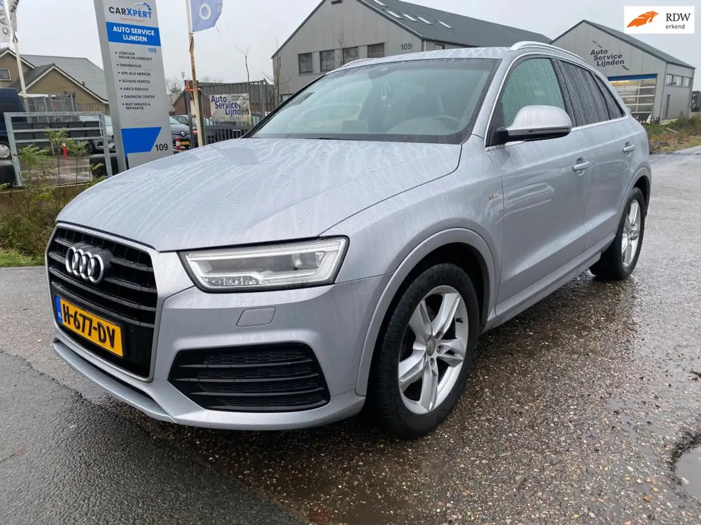 Audi Q3 1.4 TFSI CoD automaat S-Line Edition Grijs - 1