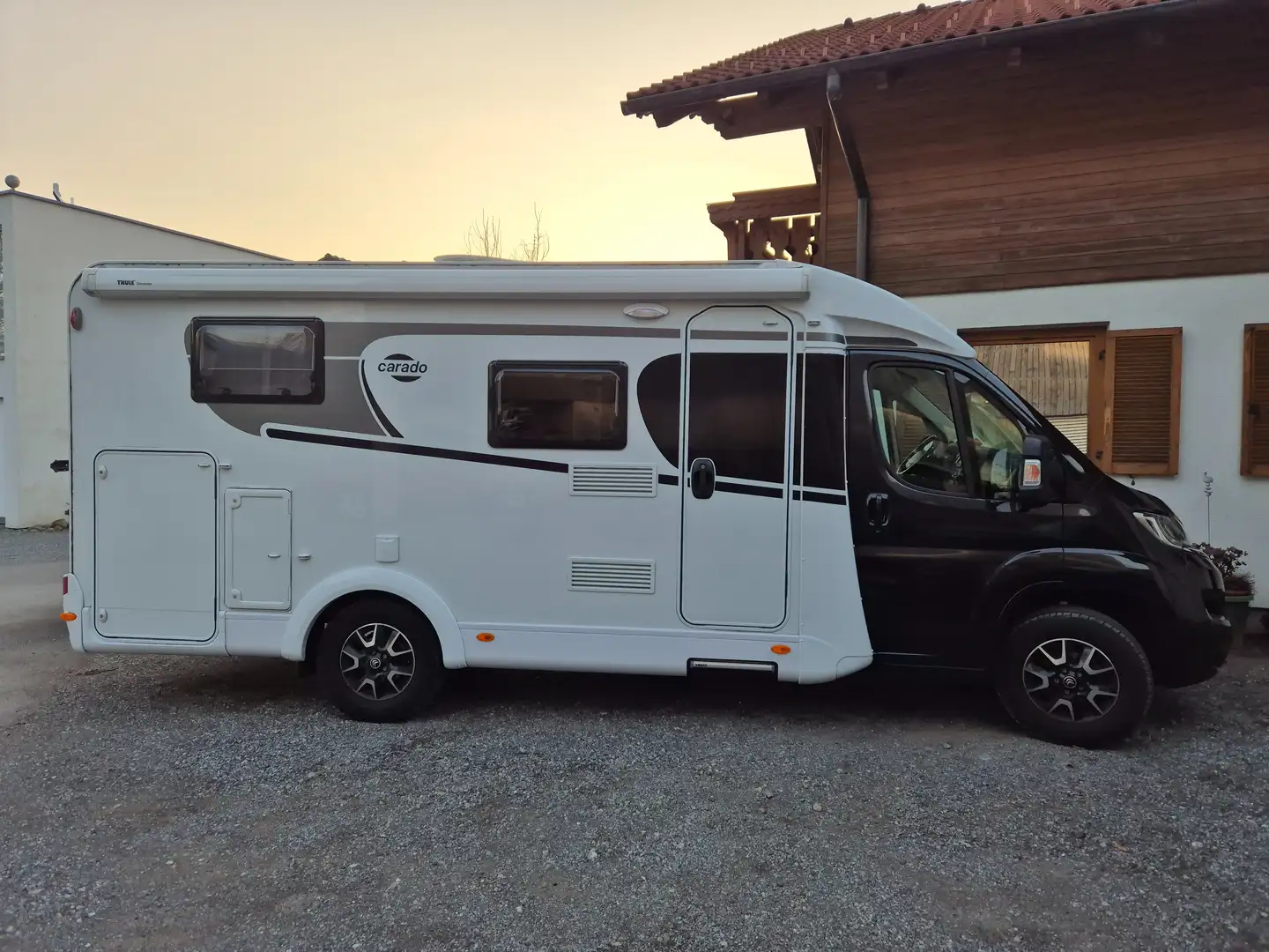 Caravans-Wohnm Carado CRC3/A1F2/HI0VBID4EK1I44V660 Weiß - 1