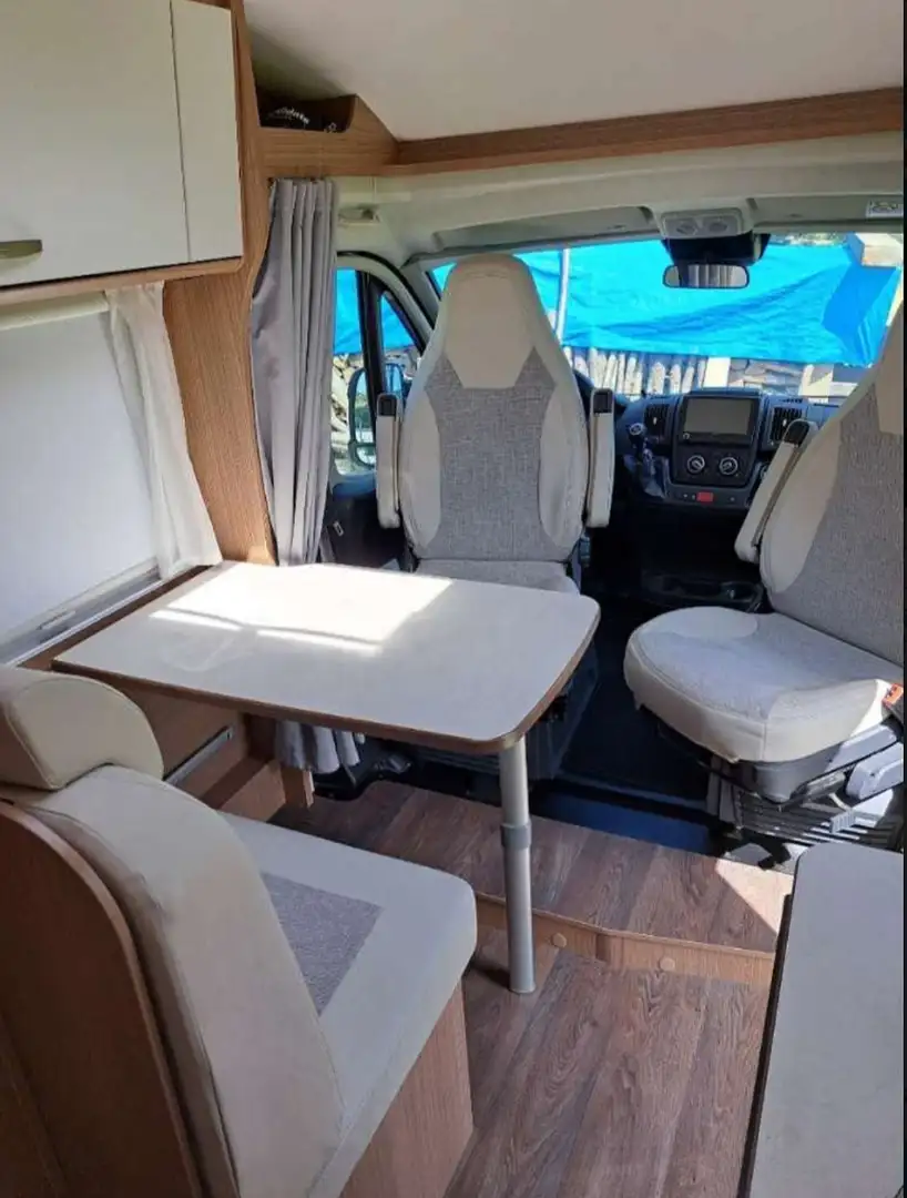 Caravans-Wohnm Carado CRC3/A1F2/HI0VBID4EK1I44V660 Weiß - 2