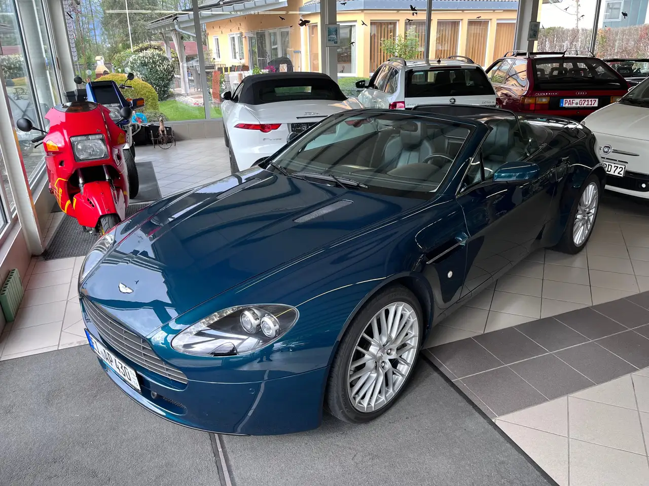 Aston Martin V8