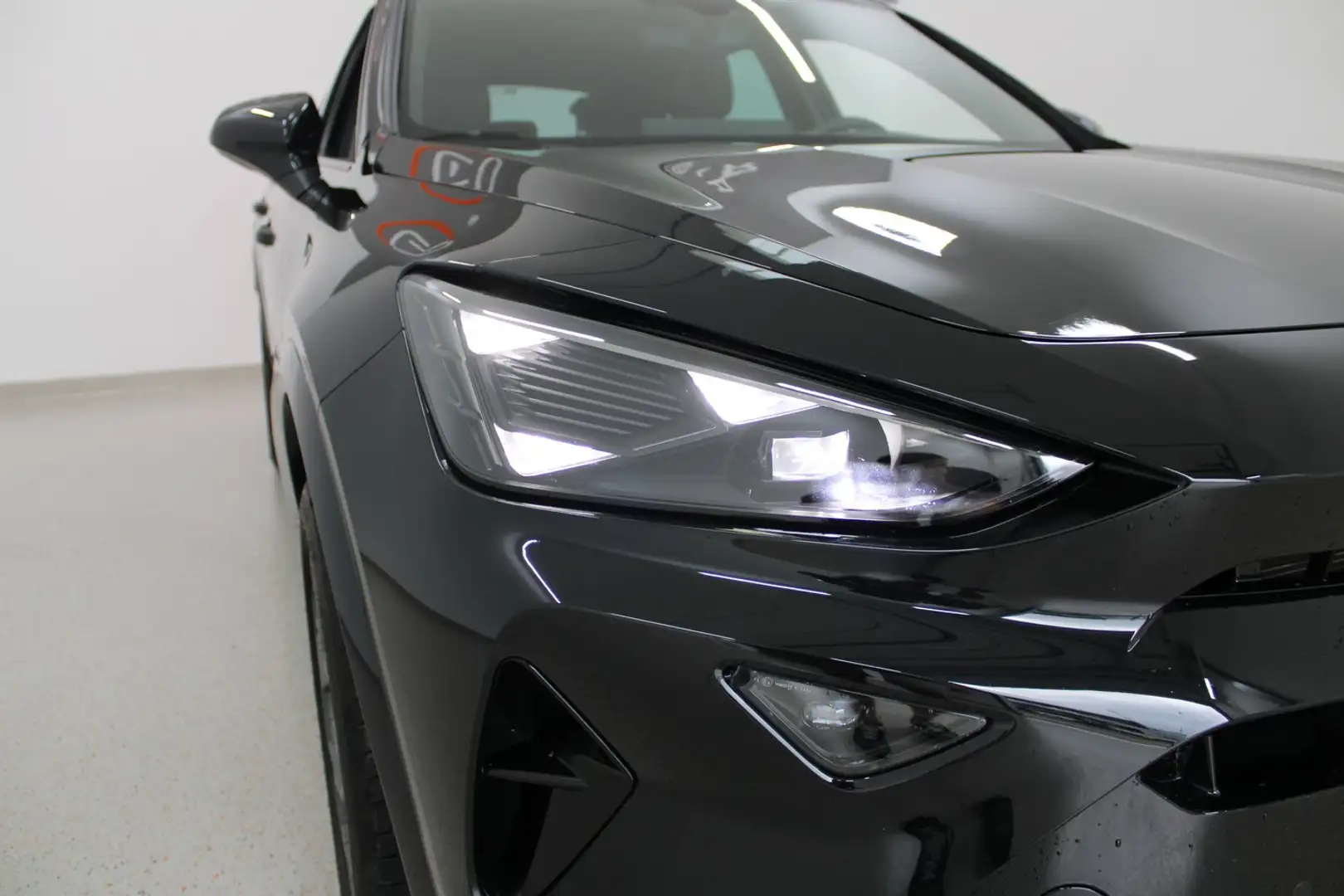CUPRA Formentor 1.5 TSI 150 PS ACT Schwarz - 2
