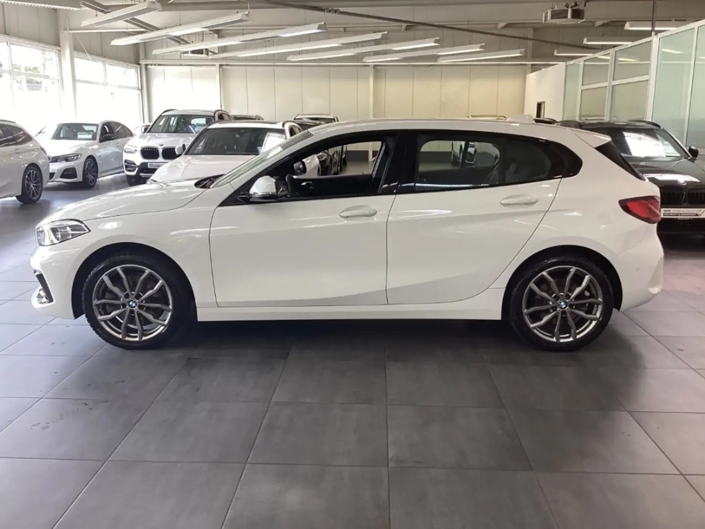 BMW 120 i DKG SportLine LCProf HiFi LenkHzg adLED Comf.Pak Wit - 2