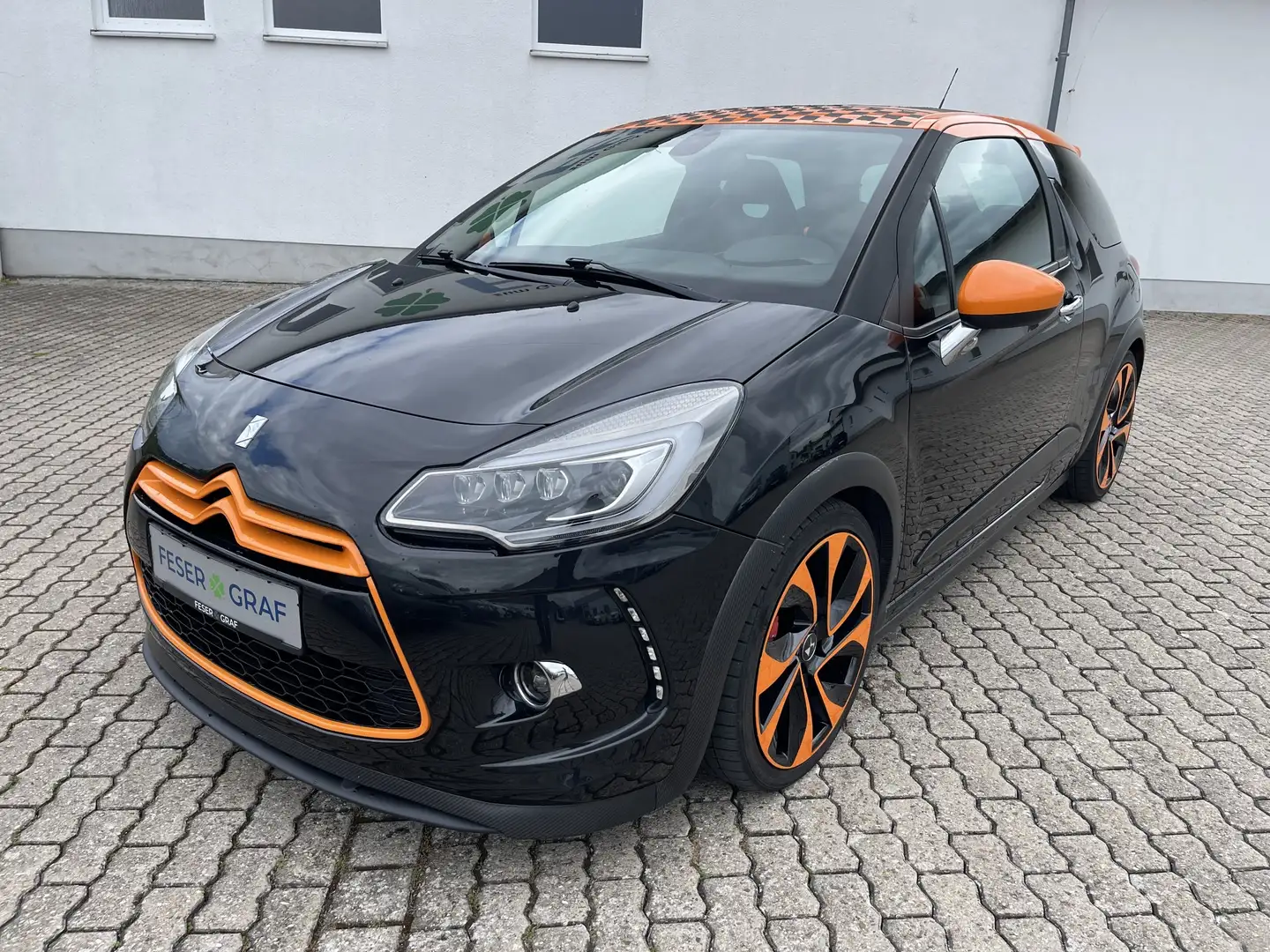 Citroen DS3 Racing 1.6 THP 200 18" GRA NAVI Zwart - 2