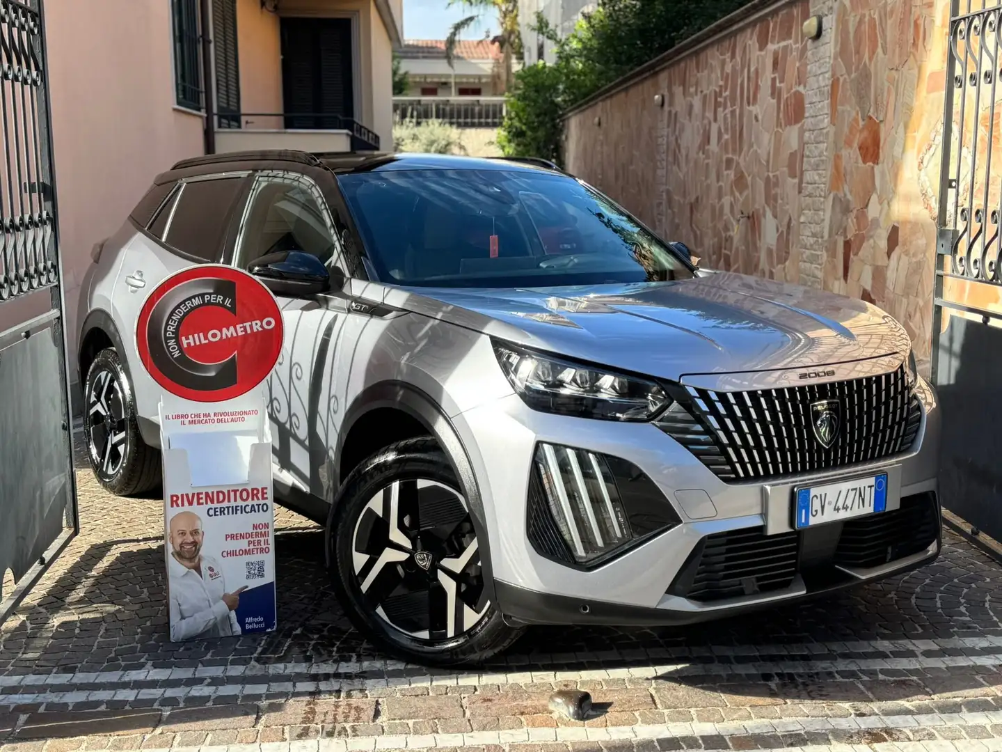 Peugeot 2008 PureTech 130 S&S EAT8 GT Gris - 1