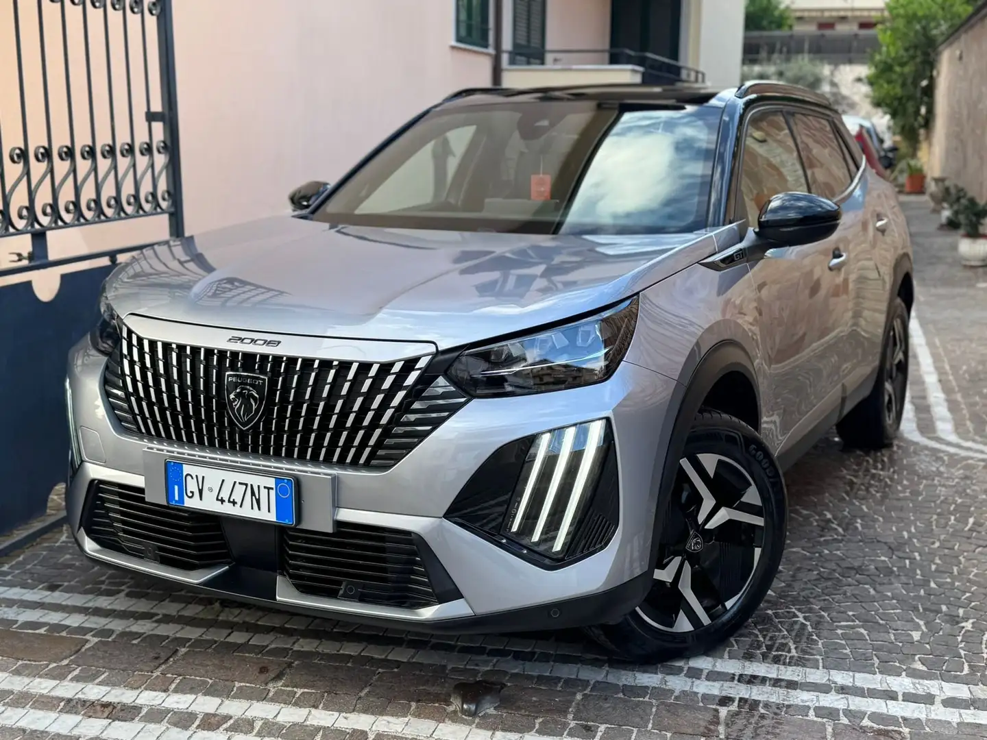 Peugeot 2008 PureTech 130 S&S EAT8 GT Gris - 2