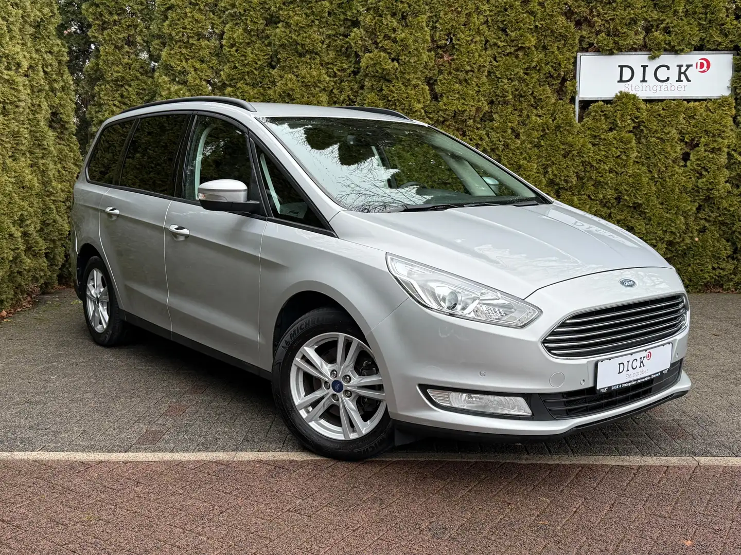 Ford Galaxy 2.0 EB Aut. 7-SI+NAV+SHZ+DAB+TEMP+CARPLAY Silber - 1