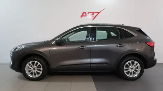 Ford Kuga view 3