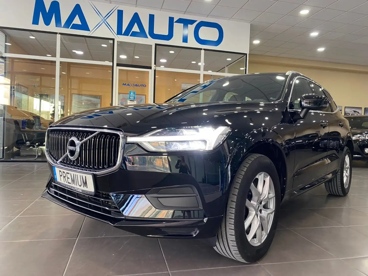 Volvo XC60 B5 Momentum Pro AWD Aut. Negro - 1