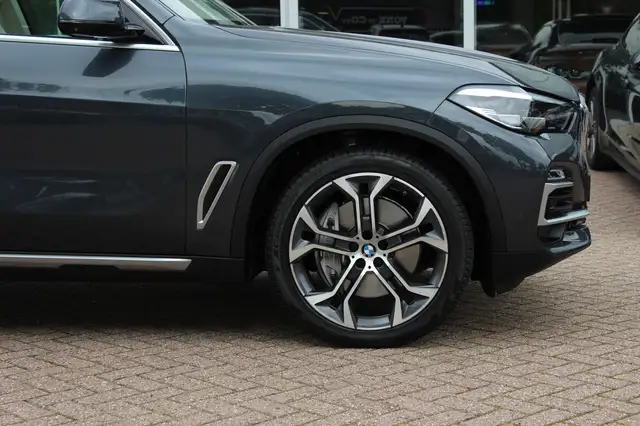 BMW X5 view 15
