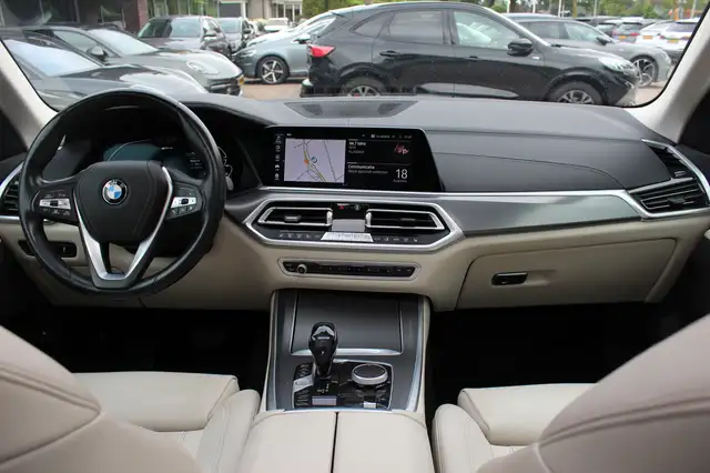 BMW X5 view 3