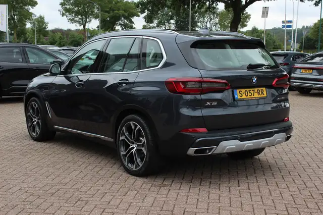 BMW X5 view 4