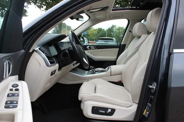 BMW X5 view 11