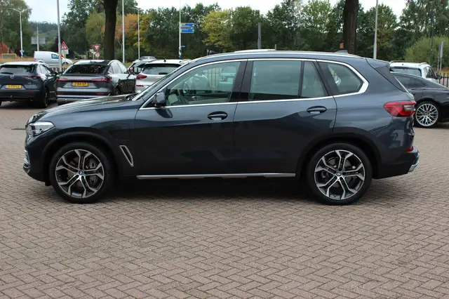 BMW X5 view 8