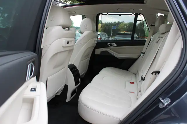 BMW X5 view 12