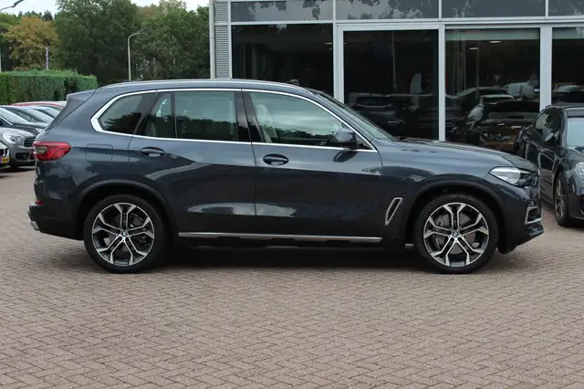 BMW X5 view 6