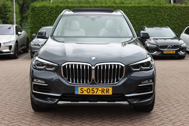 BMW X5 view 9