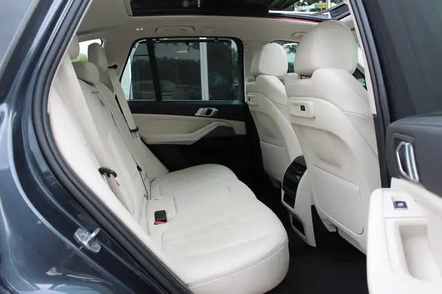 BMW X5 view 13