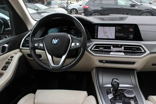BMW X5 view 10