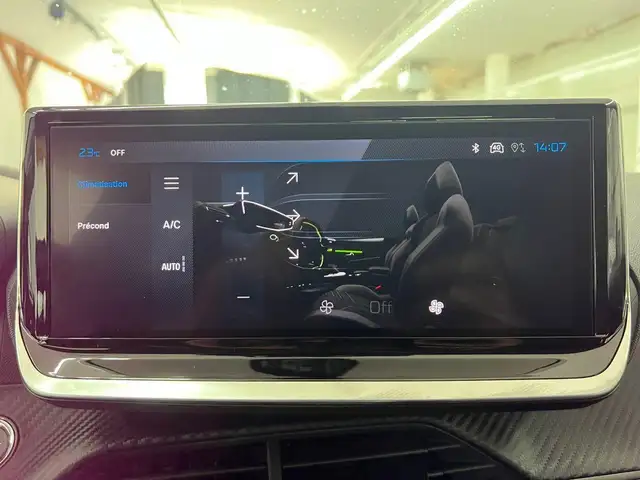 Peugeot 208 view 18