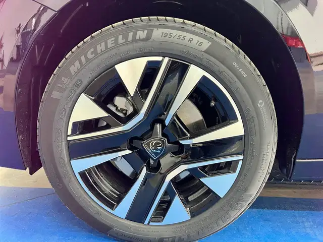 Peugeot 208 view 16