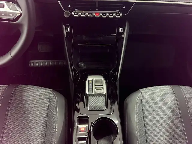 Peugeot 208 view 10