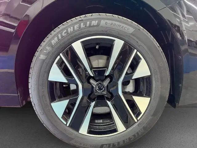 Peugeot 208 view 5