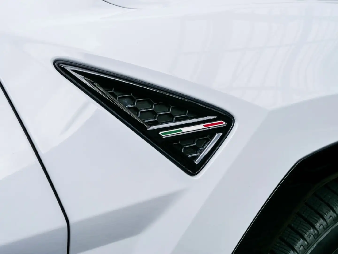 Lamborghini Urus 4.0 V8 Aut. Beyaz - 2