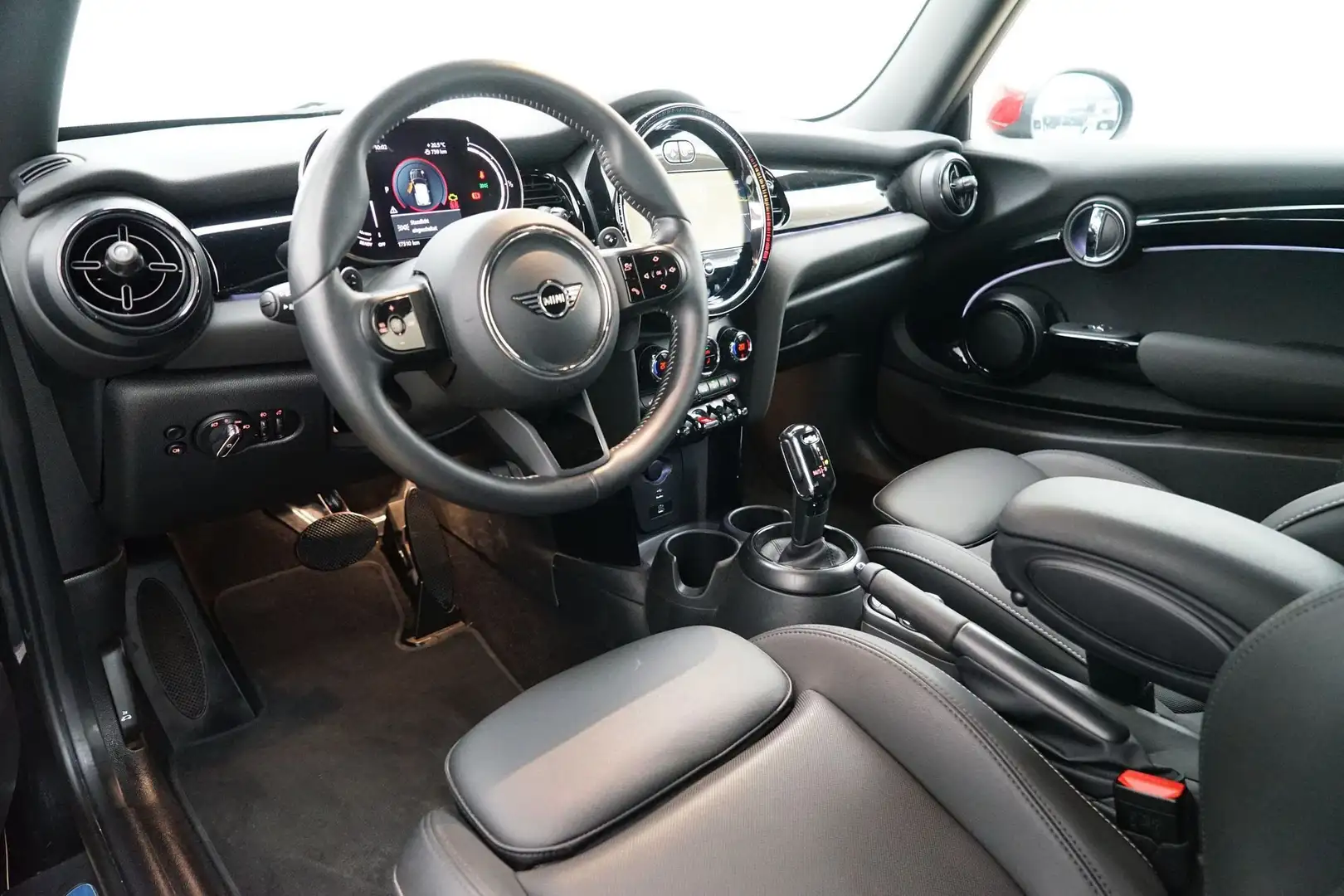 MINI Cooper S 3-Türer [Classic Trim, Navi, RFK, SHZ] Schwarz - 2
