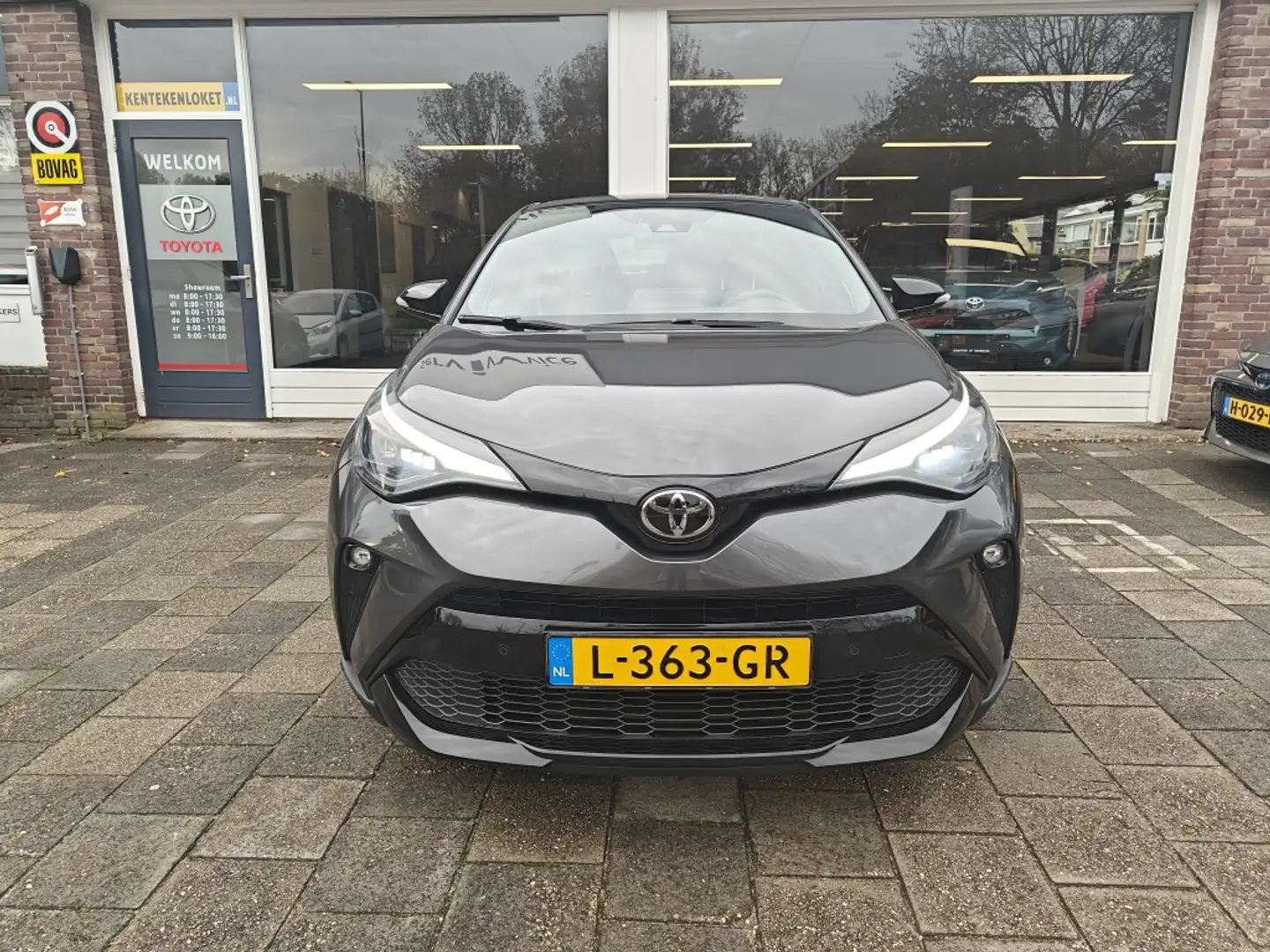 Toyota C-HR 2.0 Hybrid GR-Sport Grijs - 2