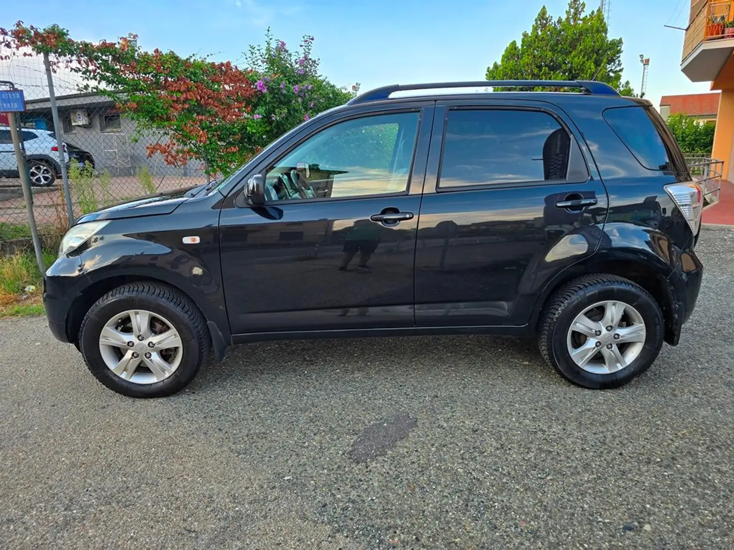 Daihatsu Terios TERIOS 1.5 105 CV 4WD HIRO IN PERFEZIONE TOTALE Nero - 2