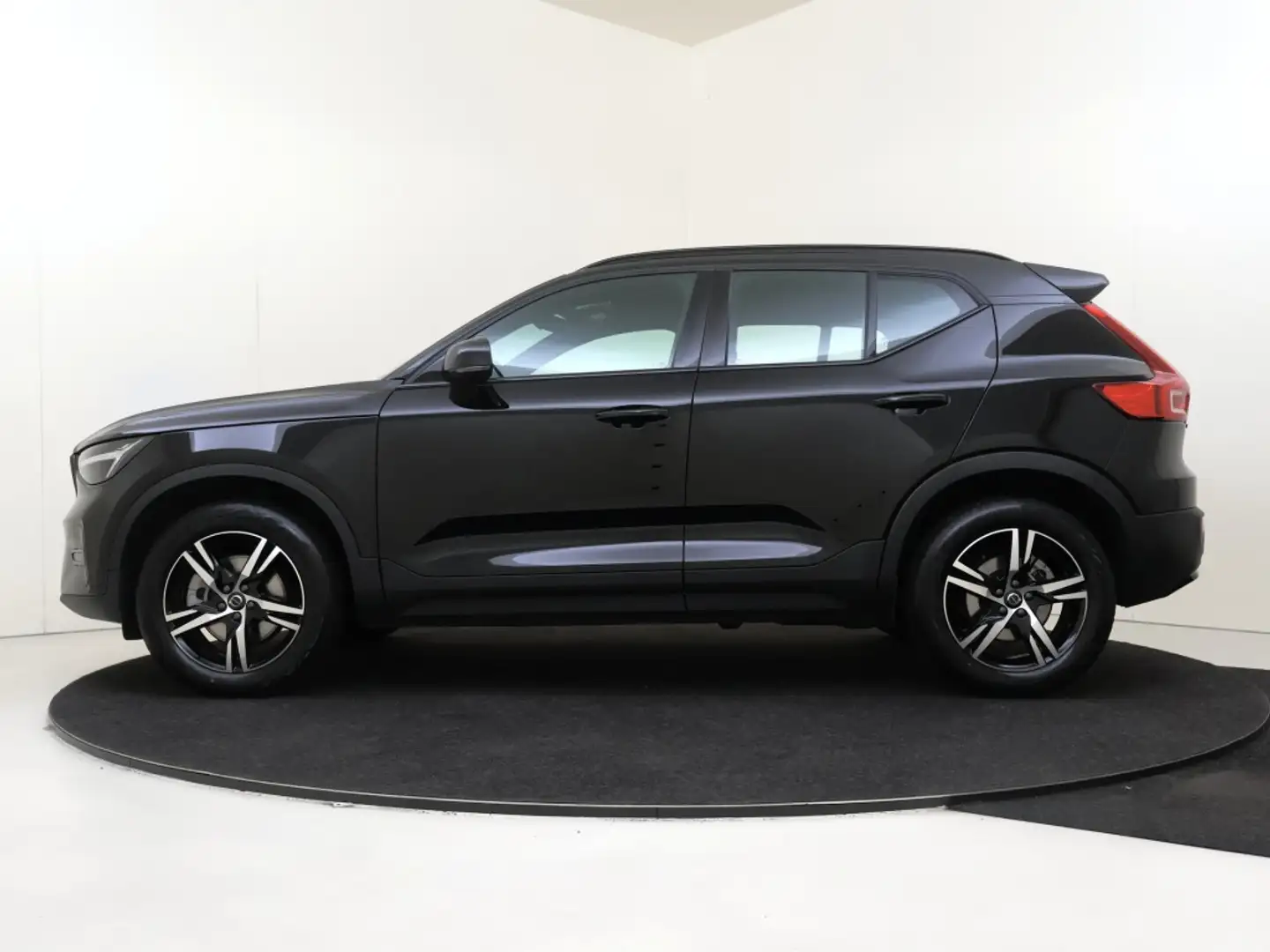 Volvo XC40 B4 Plus Dark | Trekhaak | Dodehoekdetectie | Harma Noir - 2