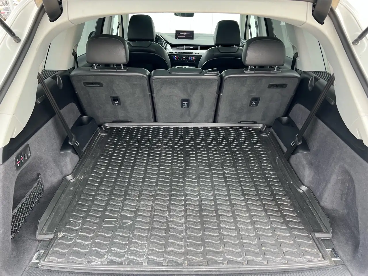 Audi Q7 снимка Audi Q7