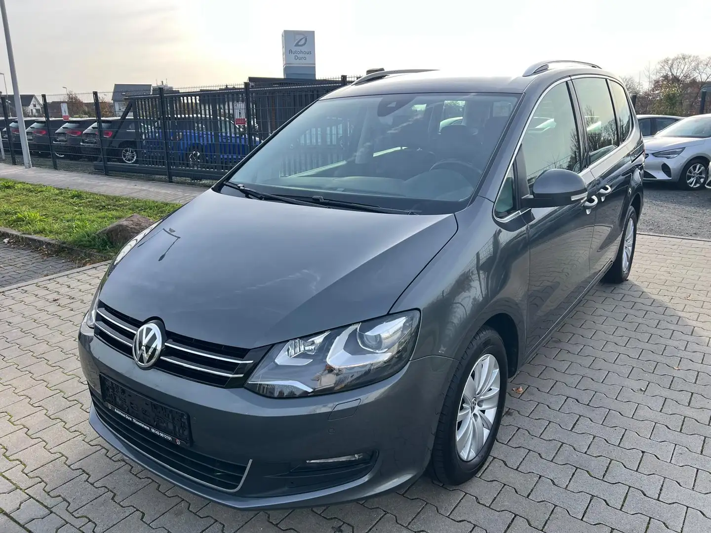 Volkswagen Sharan 2.0 TDI Comfortline BMT Start-Stopp Aut. Gris - 2