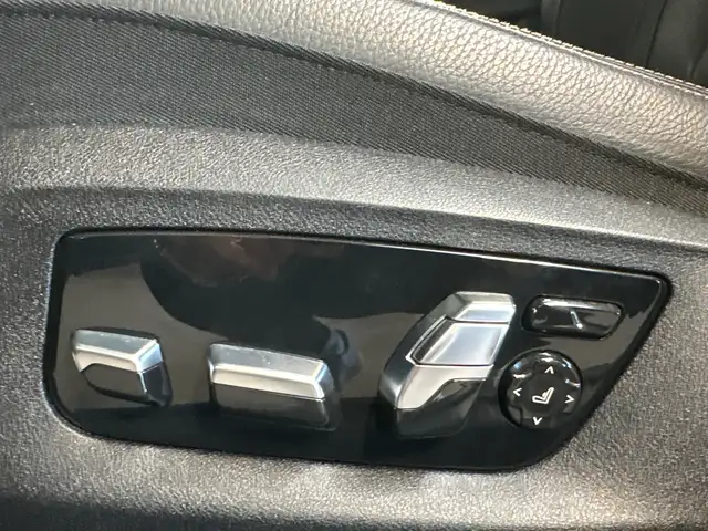 BMW 5 Series view 10