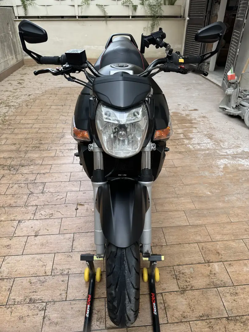 Suzuki GSR 600 - 1