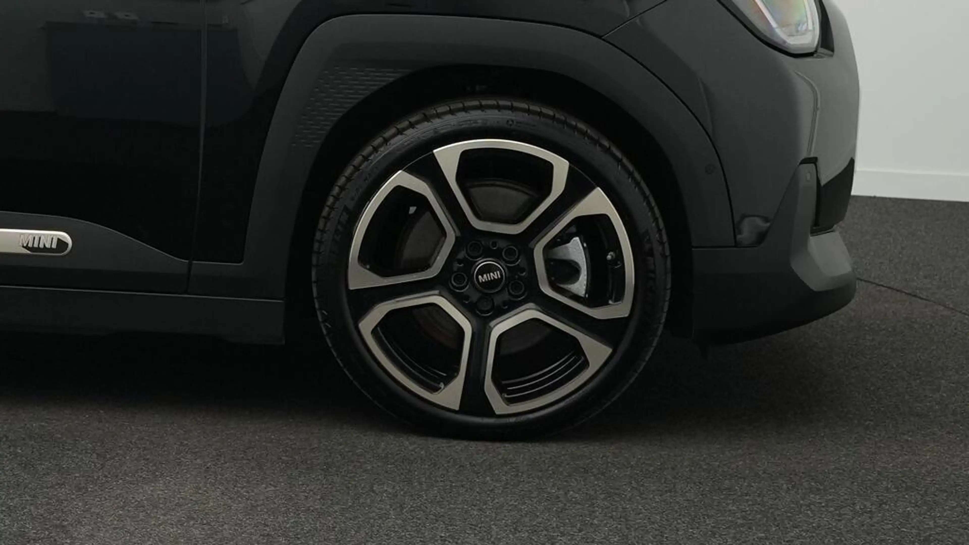 MINI Aceman Favoured Trim — photo 13